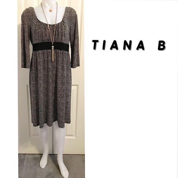 Tiana B. Dresses & Skirts - Tiana B, Babydoll Style Patterning Dress